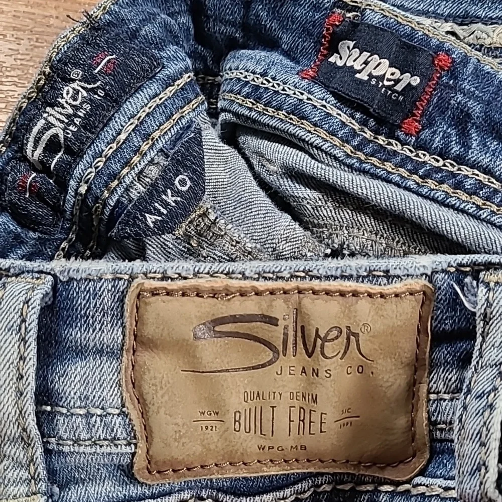 SILVER 32x29 AIKO MID SUPER SKINNY STRIGHT WOMENS GIRLS PRE-OWNED FADED JEANS - Picture 8 of 8